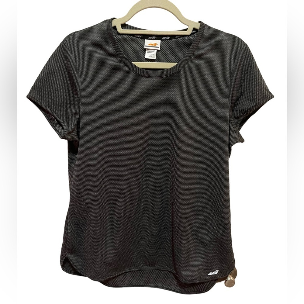 Avia - athletic top - size Large - like new